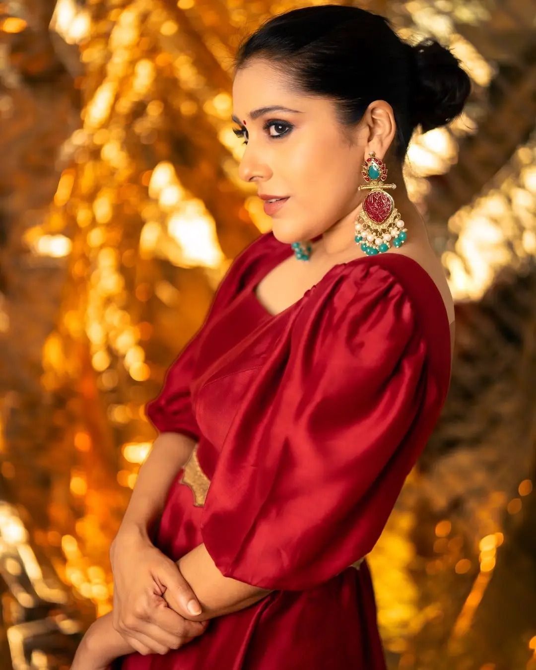 TV Actress Rashmi Gautam In South Indian Traditional Maroon Gown